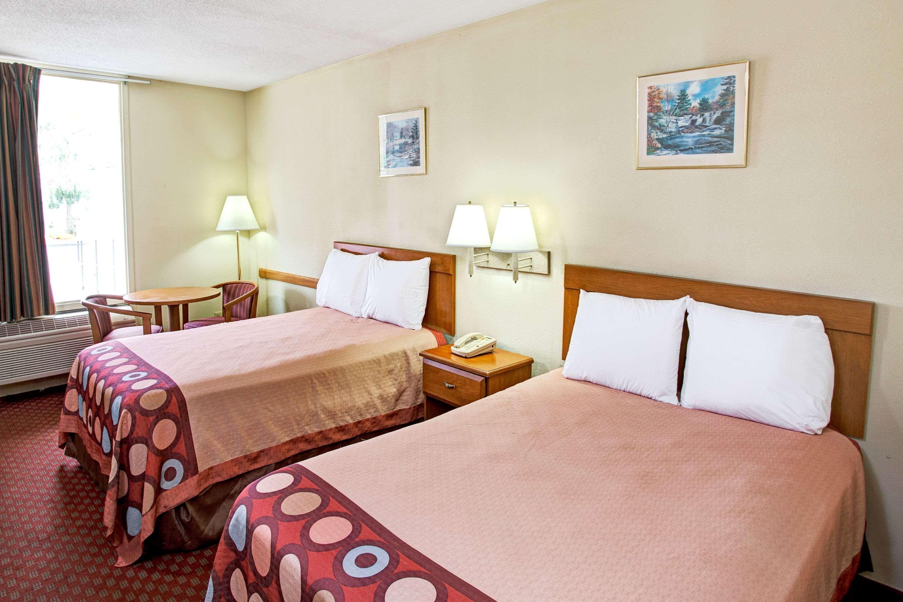 Super 8 By Wyndham Walterboro Hotel Exterior photo