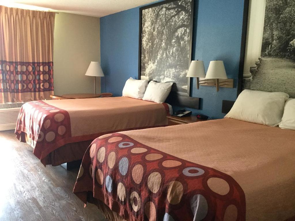 Super 8 By Wyndham Walterboro Hotel Exterior photo