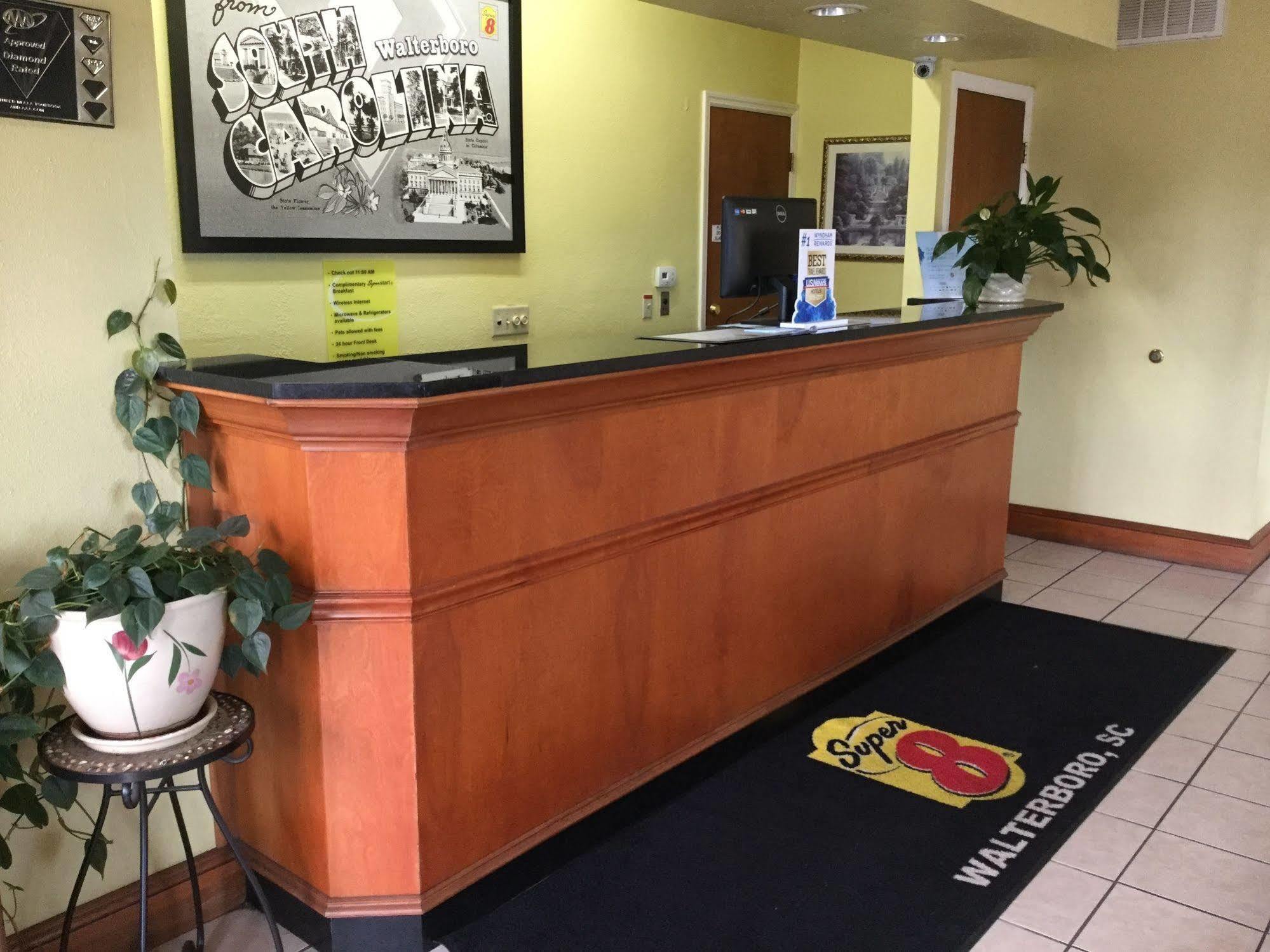 Super 8 By Wyndham Walterboro Hotel Exterior photo